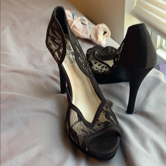 black heels - Picture 2 of 3